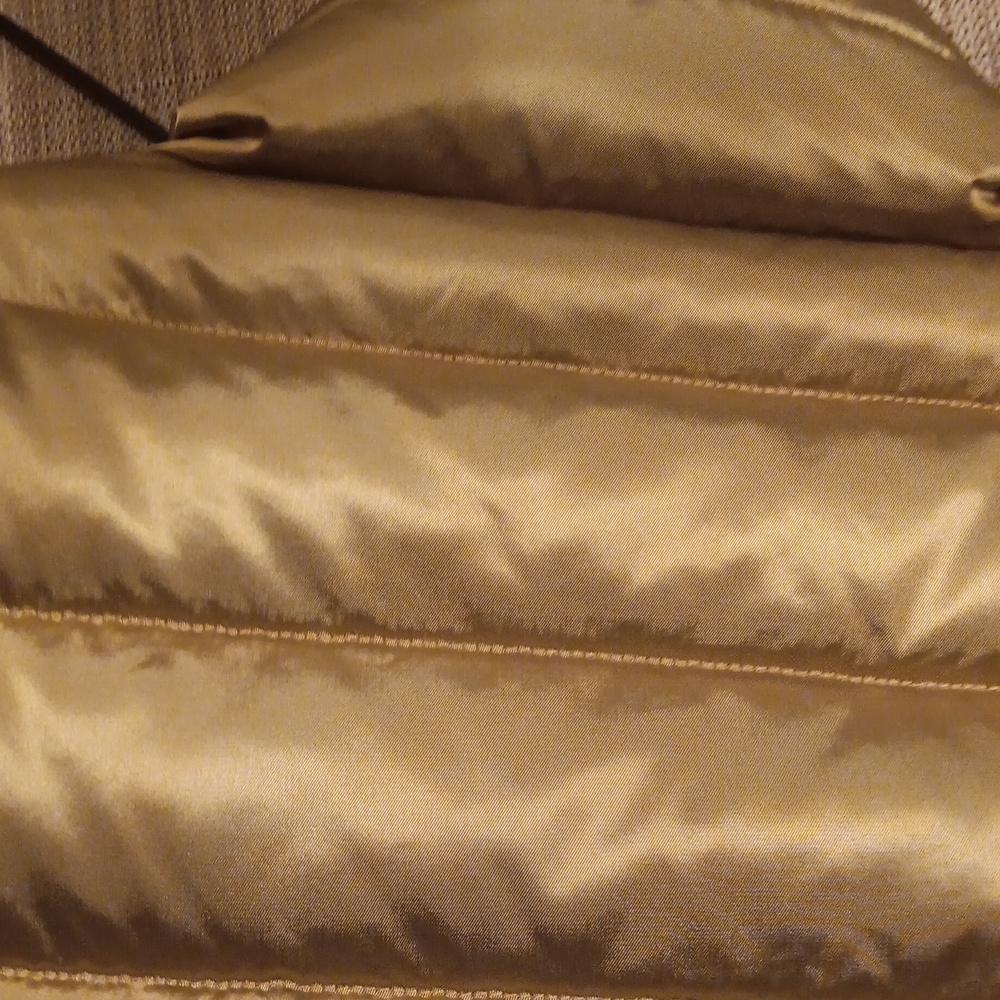 BRAND NEW Ralph Lauren Women's Metallic Gold Puffer Vest - Picture 8 of 8